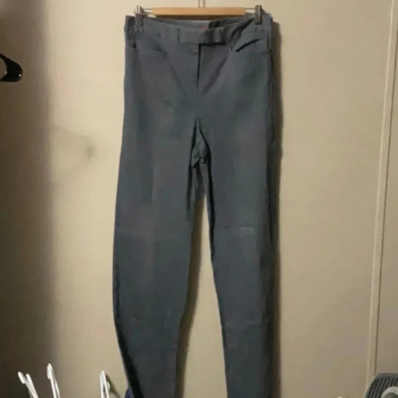 Necessary objects - Picture 1 of 4